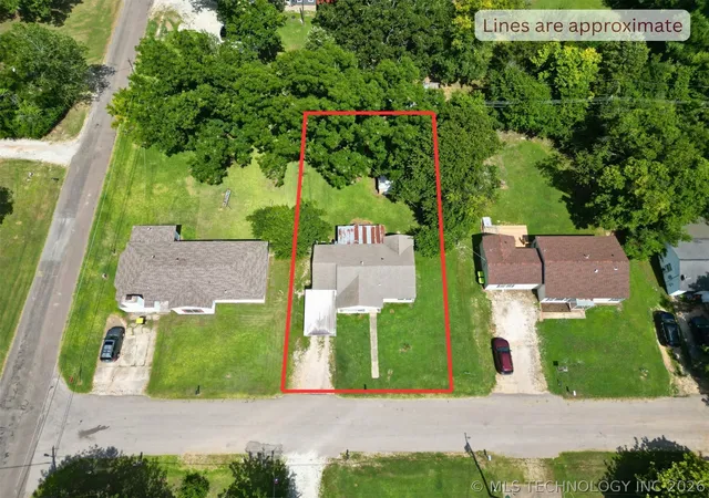 Photo 4 of Single family home for sale at 1002 S Highland, Ada, OK 74820 | MLS# 2624567 | Listing updated on 2026-10-07