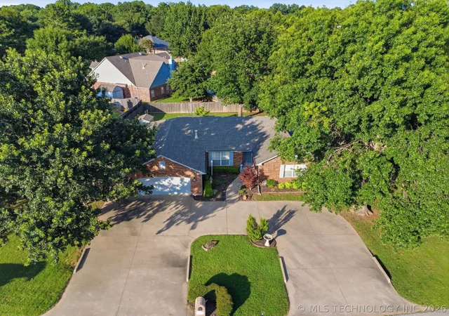 Photo 4 of Single family home for sale at 9867 S Maybelle Ave, Jenks, OK 74037 | MLS# 2625070 | Listing updated on 2026-08-30