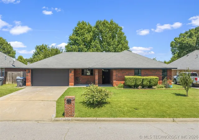 Photo 1 of Single family home for sale at 1604 Southern Hills, Ardmore, OK 73401 | MLS# 2624885 | Listing updated on 2026-08-31