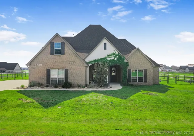 Photo 1 of Single family home for sale at 8220 N 154th Avenue E, Owasso, OK 74055 | MLS# 2625308 | Listing updated on 2026-09-05