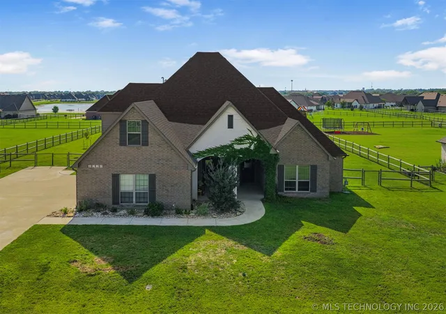 Photo 3 of Single family home for sale at 8220 N 154th Avenue E, Owasso, OK 74055 | MLS# 2625308 | Listing updated on 2026-09-05