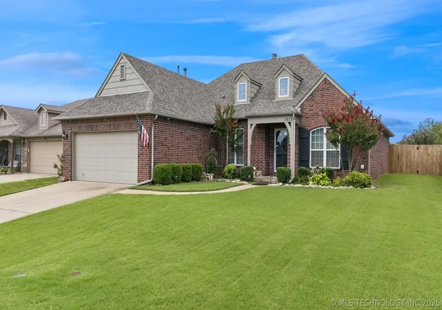 Photo 1 of Single family home for sale at 1013 Midway Rd, Claremore, OK 74019 | MLS# 2625299 | Listing updated on 2026-09-01