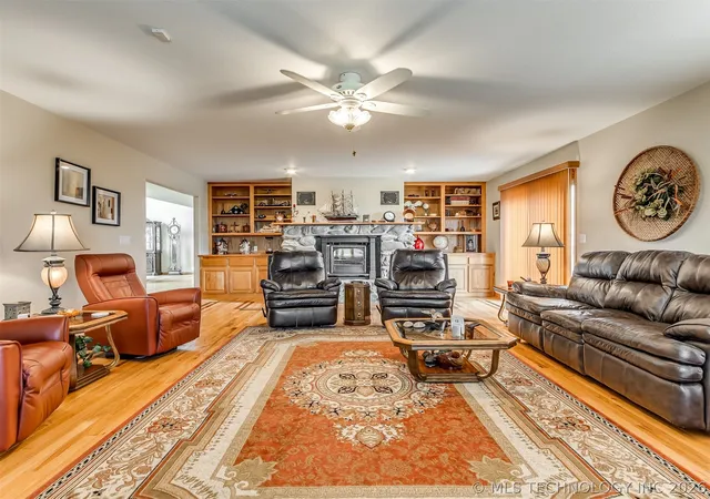 Photo 4 of Single family home for sale at 19190 Valley View Ln, Catoosa, OK 74015 | MLS# 2625141 | Listing updated on 2026-09-01