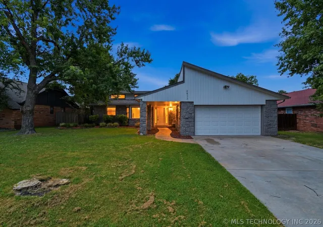 Photo 2 of Single family home for sale at 2633 W Dallas St, Broken Arrow, OK 74012 | MLS# 2625320 | Listing updated on 2026-09-08