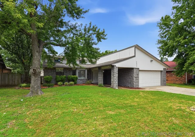 Photo 3 of Single family home for sale at 2633 W Dallas St, Broken Arrow, OK 74012 | MLS# 2625320 | Listing updated on 2026-09-08