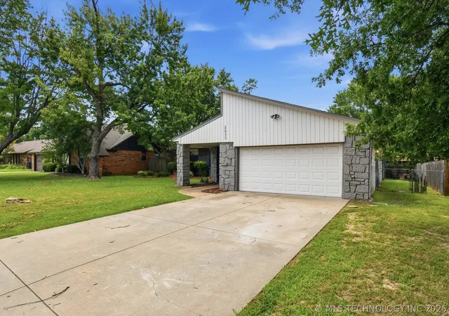 Photo 3 of Single family home for sale at 2633 W Dallas St, Broken Arrow, OK 74012 | MLS# 2625320 | Listing updated on 2026-09-08