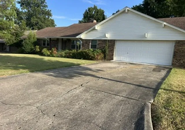 Photo 2 of Single family home for sale at 2507 Debby Jane Ln, Muskogee, OK 74403 | MLS# 2625356 | Listing updated on 2026-09-10
