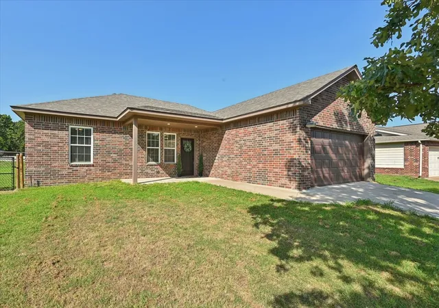 Photo 3 of Single family home for sale at 800 Grand Pl, Mannford, OK 74044 | MLS# 2625309 | Listing updated on 2026-09-14