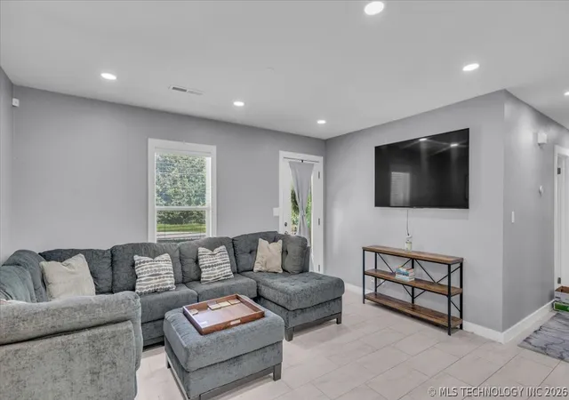 Photo 4 of Single family home for sale at 7262 S 33rd Westavenue, Tulsa, OK 74132 | MLS# 2625137 | Listing updated on 2026-09-13