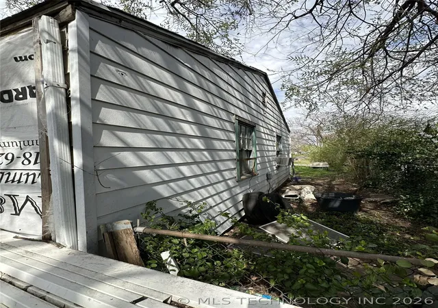 Photo 3 of Sale Pending at 2032 Woodrow St, Tulsa, OK 74110 | MLS# 2625425 | Listing updated on 2026-09-21
