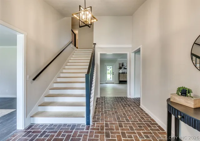 Photo 4 of Single family home for sale at 826 Lynwood Ln, Broken Arrow, OK 74011 | MLS# 2623484 | Listing updated on 2026-09-03