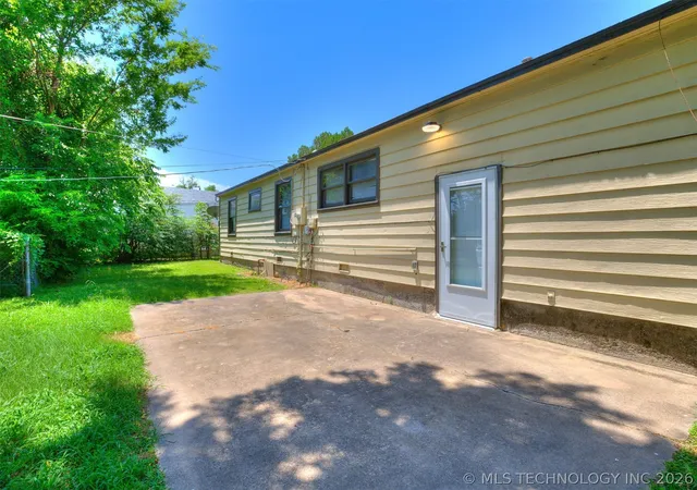 Photo 4 of Single family home for sale at 823 N Darlington Ave, Tulsa, OK 74115 | MLS# 2625433 | Listing updated on 2026-09-04