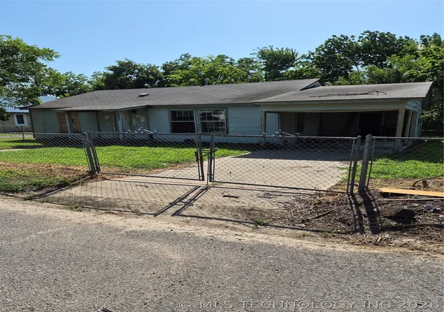 Photo 3 of Sale Pending at 503 N Broadway, Checotah, OK 74426 | MLS# 2625438 | Listing updated on 2026-09-08