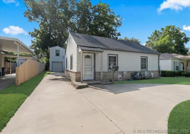 Photo 3 of Single family home for sale at 2131 S Oswego Ave, Tulsa, OK 74114 | MLS# 2625513 | Listing updated on 2026-09-14