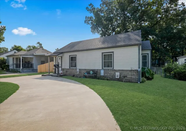 Photo 3 of Single family home for sale at 2131 S Oswego Ave, Tulsa, OK 74114 | MLS# 2625513 | Listing updated on 2026-09-14