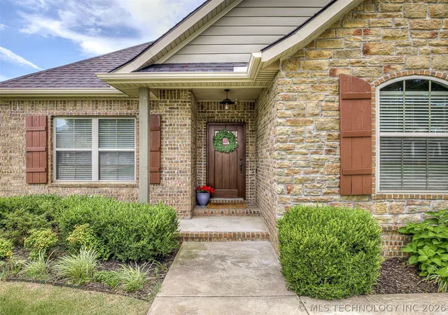 Photo 3 of Single family home for sale at 5507 Nottingham Pl, Bartlesville, OK 74006 | MLS# 2623691 | Listing updated on 2026-08-31
