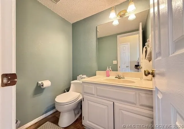 Photo 3 of Single family home for sale at 516 S Laurel Ave, Broken Arrow, OK 74012 | MLS# 2625582 | Listing updated on 2026-09-14