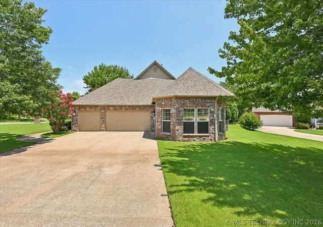 Photo 4 of Single family home for sale at 14635 S 53rd Eastavenue, Bixby, OK 74008 | MLS# 2625622 | Listing updated on 2026-10-05