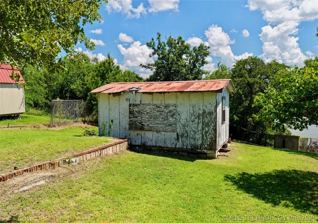 Photo 3 of Sale Pending at 417082 Mockingbird Ln, Eufaula, OK 74432 | MLS# 2625692 | Listing updated on 2026-09-30