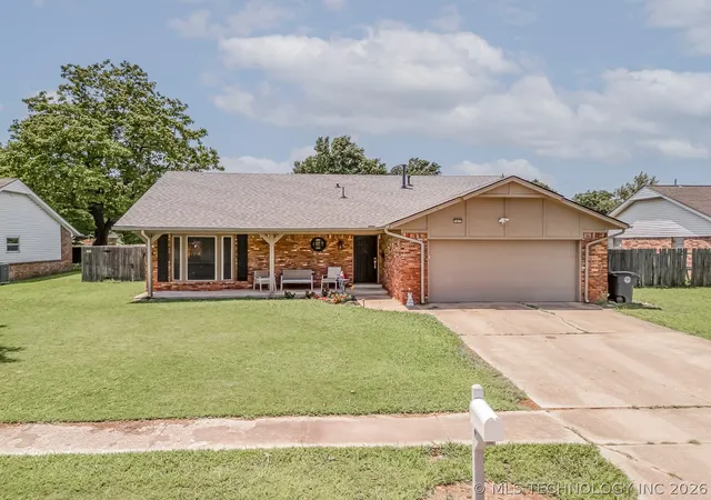 Photo 1 of Sale Pending at 3852 S 98th Eastavenue, Tulsa, OK 74146 | MLS# 2625663 | Listing updated on 2026-09-18