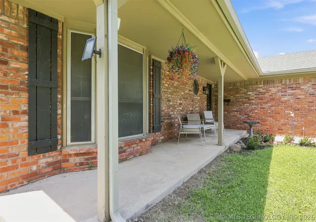 Photo 2 of Sale Pending at 3852 S 98th Eastavenue, Tulsa, OK 74146 | MLS# 2625663 | Listing updated on 2026-09-18