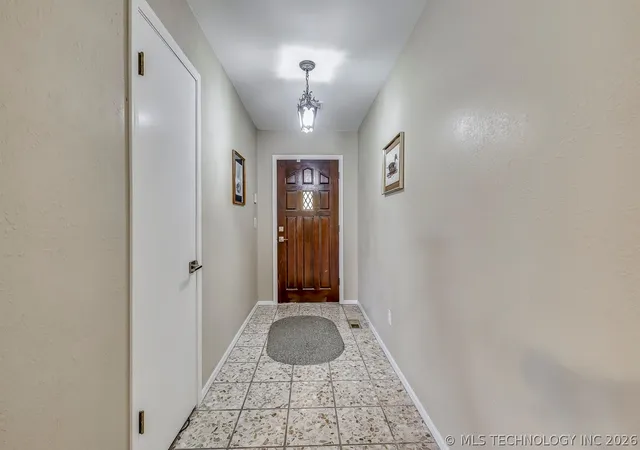 Photo 4 of Sale Pending at 3852 S 98th Eastavenue, Tulsa, OK 74146 | MLS# 2625663 | Listing updated on 2026-09-18