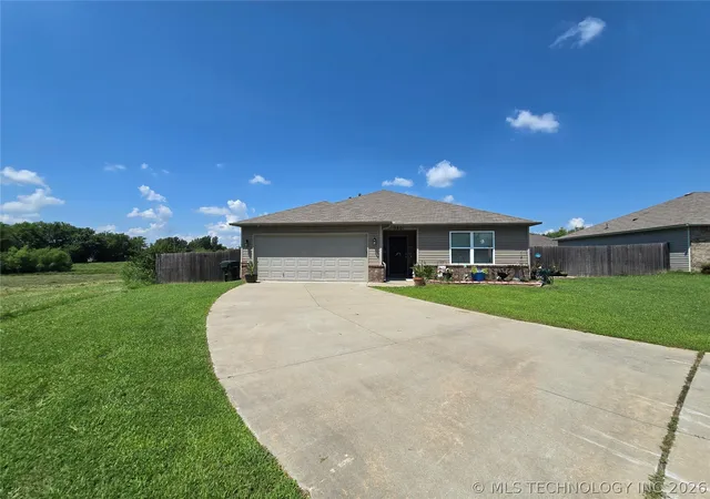 Photo 1 of Sale Pending at 2801 Lariat Ln, Claremore, OK 74017 | MLS# 2625754 | Listing updated on 2026-08-31