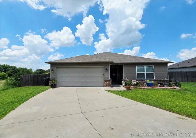 Photo 2 of Sale Pending at 2801 Lariat Ln, Claremore, OK 74017 | MLS# 2625754 | Listing updated on 2026-08-31