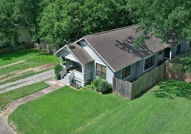 Photo 3 of Single family home for sale at 1103 North 5th, Durant, OK 74701 | MLS# 2625547 | Listing updated on 2026-09-08