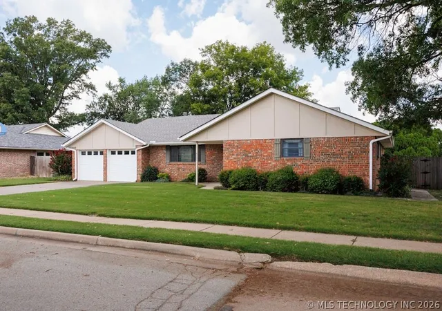 Photo 1 of Sale Pending at 4700 Clearview Dr, Bartlesville, OK 74006 | MLS# 2625600 | Listing updated on 2026-09-02