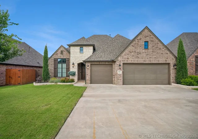 Photo 1 of Single family home for sale at 812 N 88th Street, Broken Arrow, OK 74014 | MLS# 2625768 | Listing updated on 2026-09-06