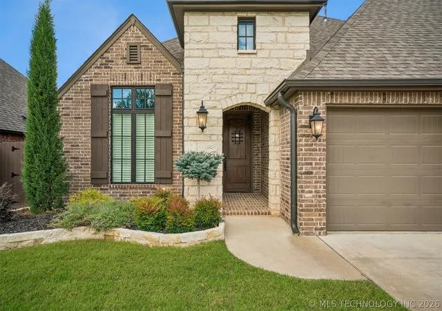 Photo 3 of Single family home for sale at 812 N 88th Street, Broken Arrow, OK 74014 | MLS# 2625768 | Listing updated on 2026-09-06