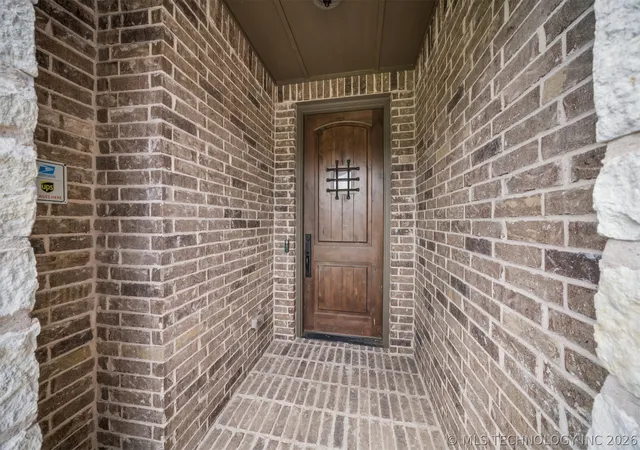 Photo 3 of Single family home for sale at 812 N 88th Street, Broken Arrow, OK 74014 | MLS# 2625768 | Listing updated on 2026-09-06