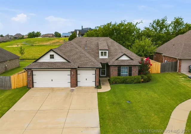 Photo 1 of Sale Pending at 8426 N 76th Eastavenue, Owasso, OK 74055 | MLS# 2625839 | Listing updated on 2026-10-06