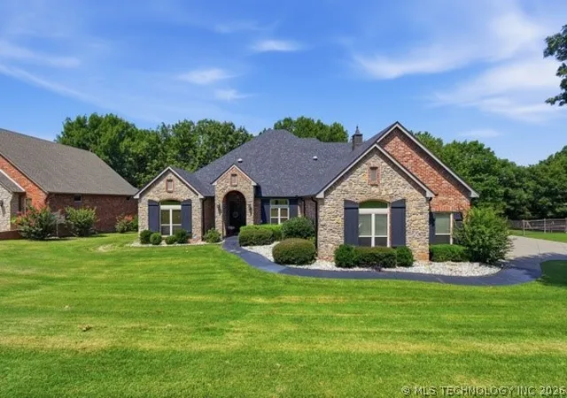 Photo 3 of Single family home for sale at 13994 S Hudson Ave, Bixby, OK 74008 | MLS# 2625506 | Listing updated on 2026-09-02