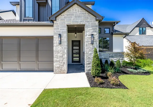 Photo 2 of Single family home for sale at 4958 S Boston Pl, Tulsa, OK 74105 | MLS# 2625195 | Listing updated on 2026-09-14