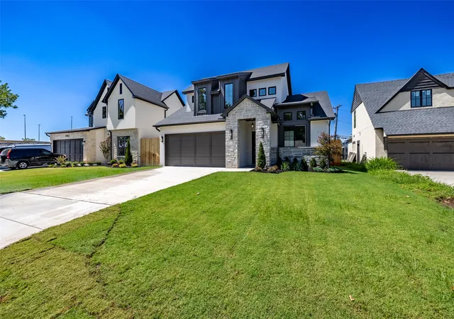 Photo 3 of Single family home for sale at 4958 S Boston Pl, Tulsa, OK 74105 | MLS# 2625195 | Listing updated on 2026-09-14