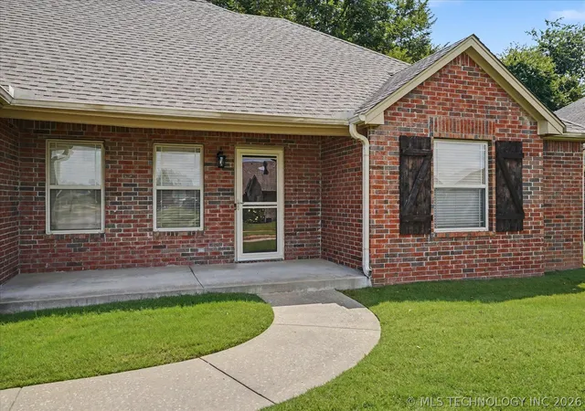 Photo 2 of Single family home for sale at 13405 S Poplar St, Glenpool, OK 74033 | MLS# 2625780 | Listing updated on 2026-09-13
