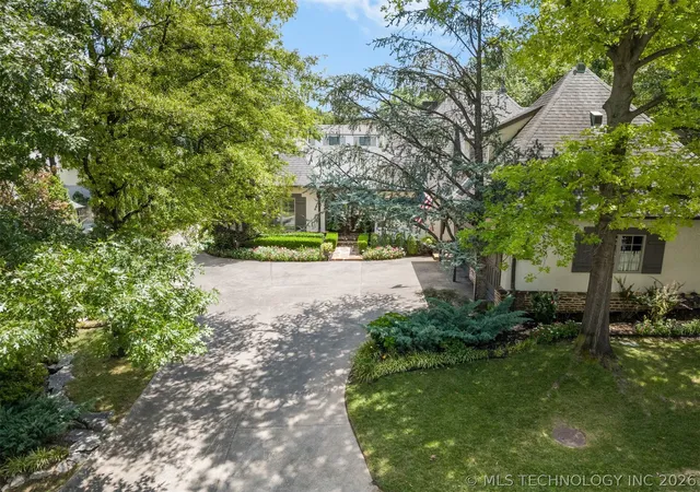 Photo 2 of Sale Pending at 4033 S Xanthus Ave, Tulsa, OK 74105 | MLS# 2625920 | Listing updated on 2026-09-02