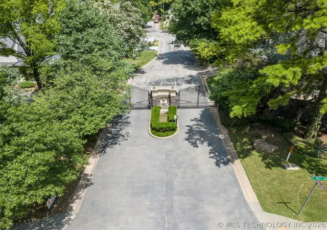 Photo 3 of Sale Pending at 4033 S Xanthus Ave, Tulsa, OK 74105 | MLS# 2625920 | Listing updated on 2026-09-02