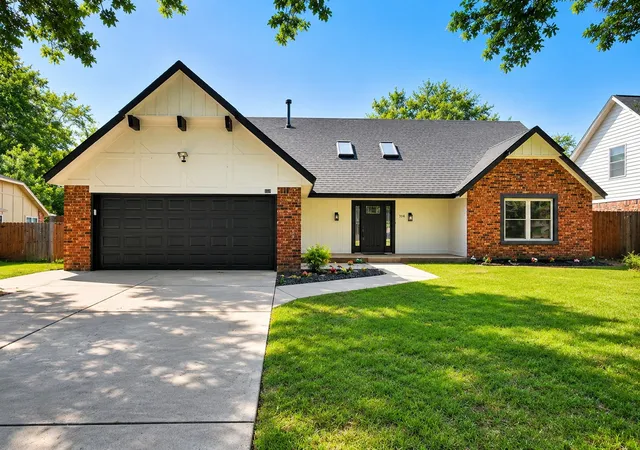 Photo 1 of Sale Pending at 304 W Albuquerque St S, Broken Arrow, OK 74011 | MLS# 2625857 | Listing updated on 2026-08-31