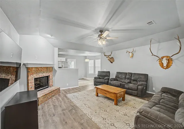 Photo 3 of Sale Pending at 21820 W 12th Street S, Sand Springs, OK 74063 | MLS# 2625466 | Listing updated on 2026-08-31