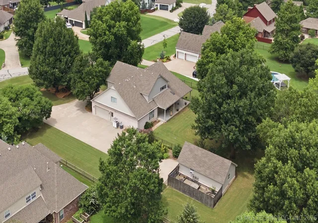 Photo 1 of Sale Pending at 13215 S 118th Eastavenue, Broken Arrow, OK 74011 | MLS# 2625949 | Listing updated on 2026-09-21