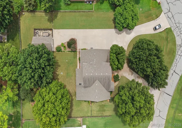 Photo 4 of Sale Pending at 13215 S 118th Eastavenue, Broken Arrow, OK 74011 | MLS# 2625949 | Listing updated on 2026-09-21