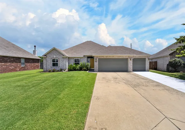 Photo 2 of Single family home for sale at 4813 S 200th Eastavenue, Broken Arrow, OK 74014 | MLS# 2625785 | Listing updated on 2026-09-10