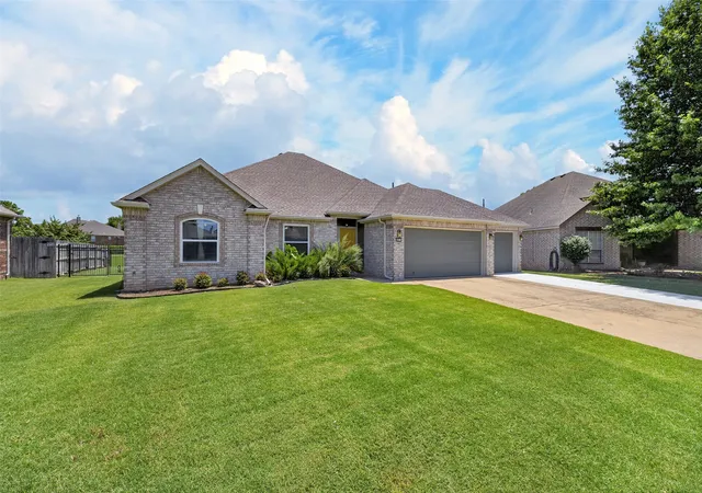 Photo 3 of Single family home for sale at 4813 S 200th Eastavenue, Broken Arrow, OK 74014 | MLS# 2625785 | Listing updated on 2026-09-10