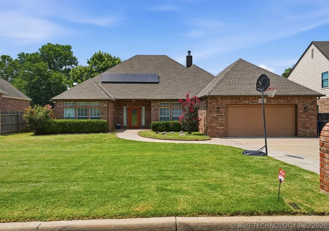 Photo 1 of Single family home for sale at 9624 S 67th East Ave, Tulsa, OK 74133 | MLS# 2626234 | Listing updated on 2026-09-14