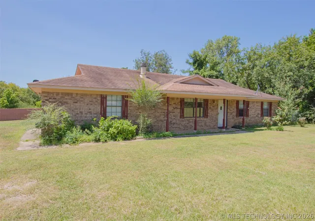 Photo 2 of Sale Pending at 1915 W Mockingbird, Durant, OK 74701 | MLS# 2626262 | Listing updated on 2026-09-09
