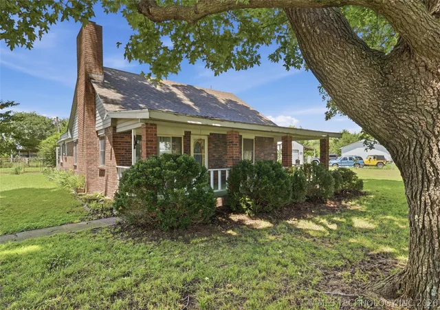 Photo 3 of Single family home for sale at 2732 Old Airport, Pryor, OK 74361 | MLS# 2626303 | Listing updated on 2026-09-25