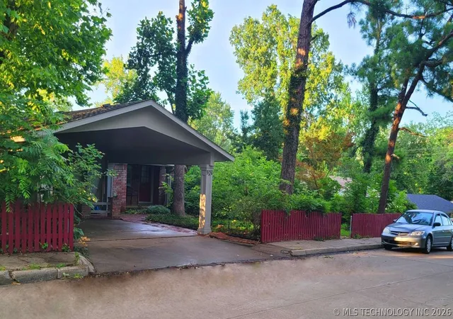 Photo 3 of Single family home for sale at 926 E 13th Street, Claremore, OK 74017 | MLS# 2626084 | Listing updated on 2026-09-14